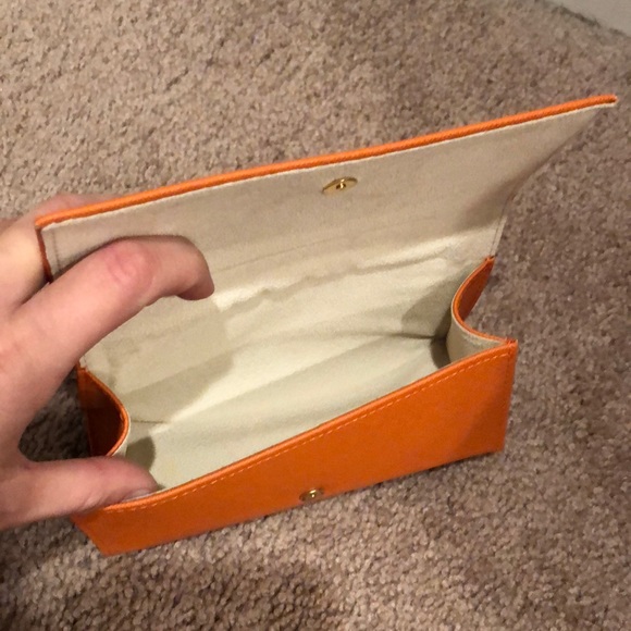 Brand new Tory Burch sunglass case - Picture 2 of 3